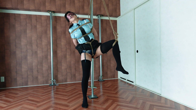 ushirosugatanomiki: Obnażona zmysłowość złapanej policjantki