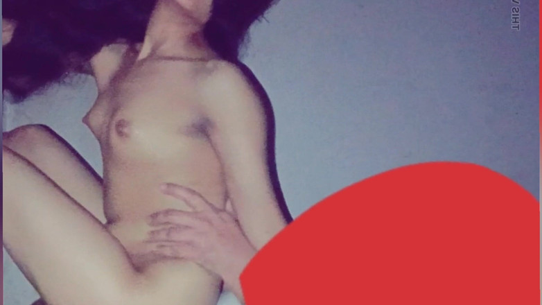 Hot Sis: Latika zvedá a vezme si ptáka, je to kundička