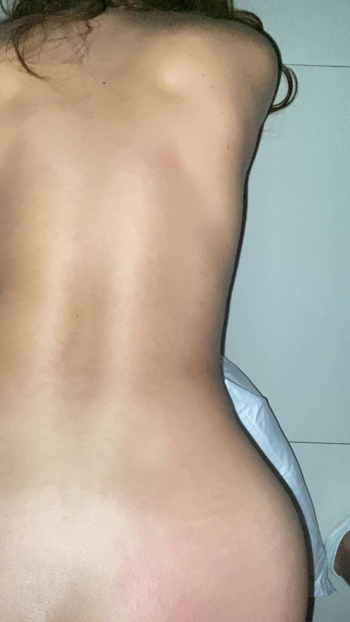 Soulsex: Bellissima Ragazza Dal Corpo Naturale Riceve La Vicina in Ginocchio...