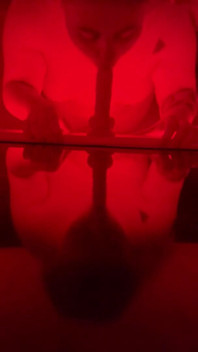 Grandota milf hace garganta profunda con consolador desordenado en primer plano