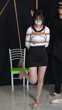 Fidanzata erotica OL, gioco di bondage con la corda