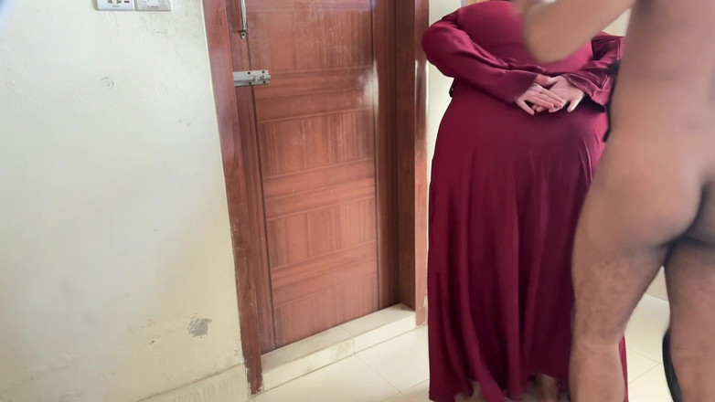 Aria Mia: Šukám svoji nevlastní sestru s velkým zadkem, když moji rodiče...