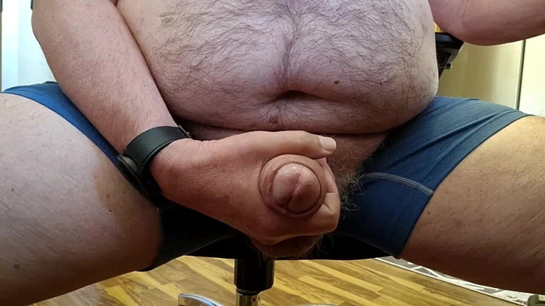 CiccioloBrizzolo: Me masturbo con mi gran polla y me corro
