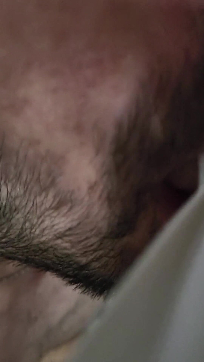 Twotwinkhusbands: Brytyjski chłopak dostaje gruby ładunek z zawieszonego nieobrzezanego kutasa