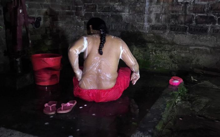 SAFI-SEXY: Soția mea făcea o baie