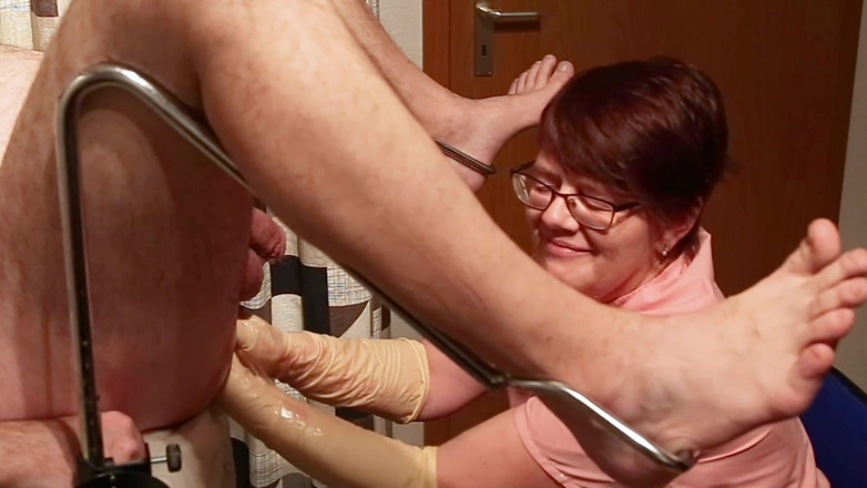 Schwester Sandra: Sandra fistet sammas