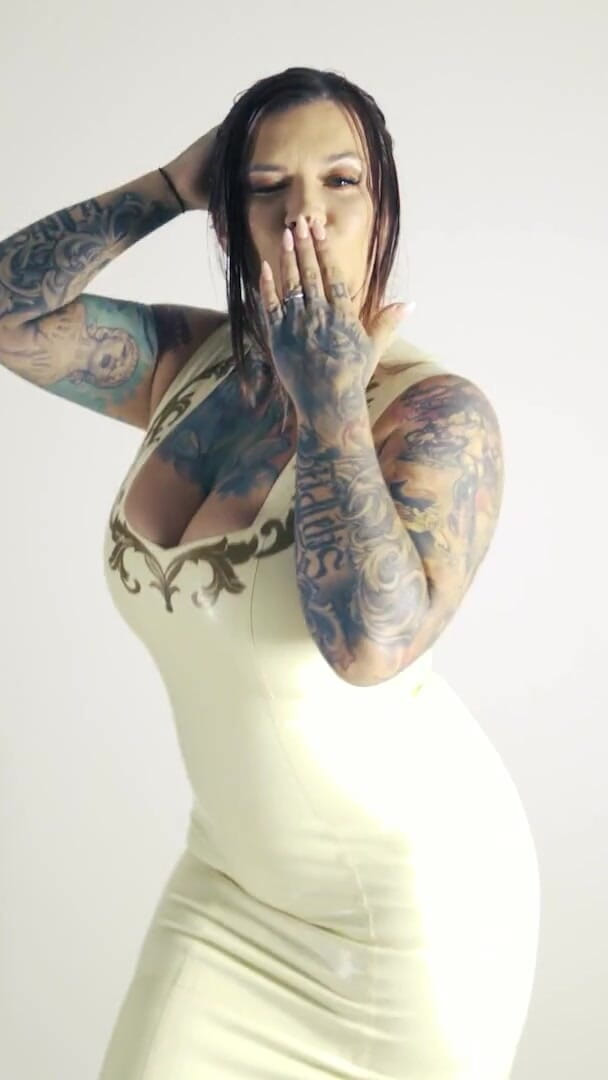Changing Outfits (SabienDeMonia)