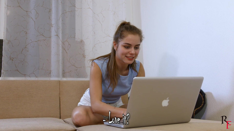 RF studio production: La sfida di fuga in webcam di leya va storta