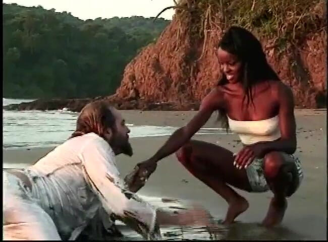 Outdoor pervs: Interracial sunset beach fucking