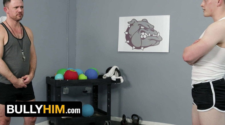 Say Uncle: Bully Him - perverzní trenér Jesse Zeppelin vystřeluje žhavou nálož nad submisivní...