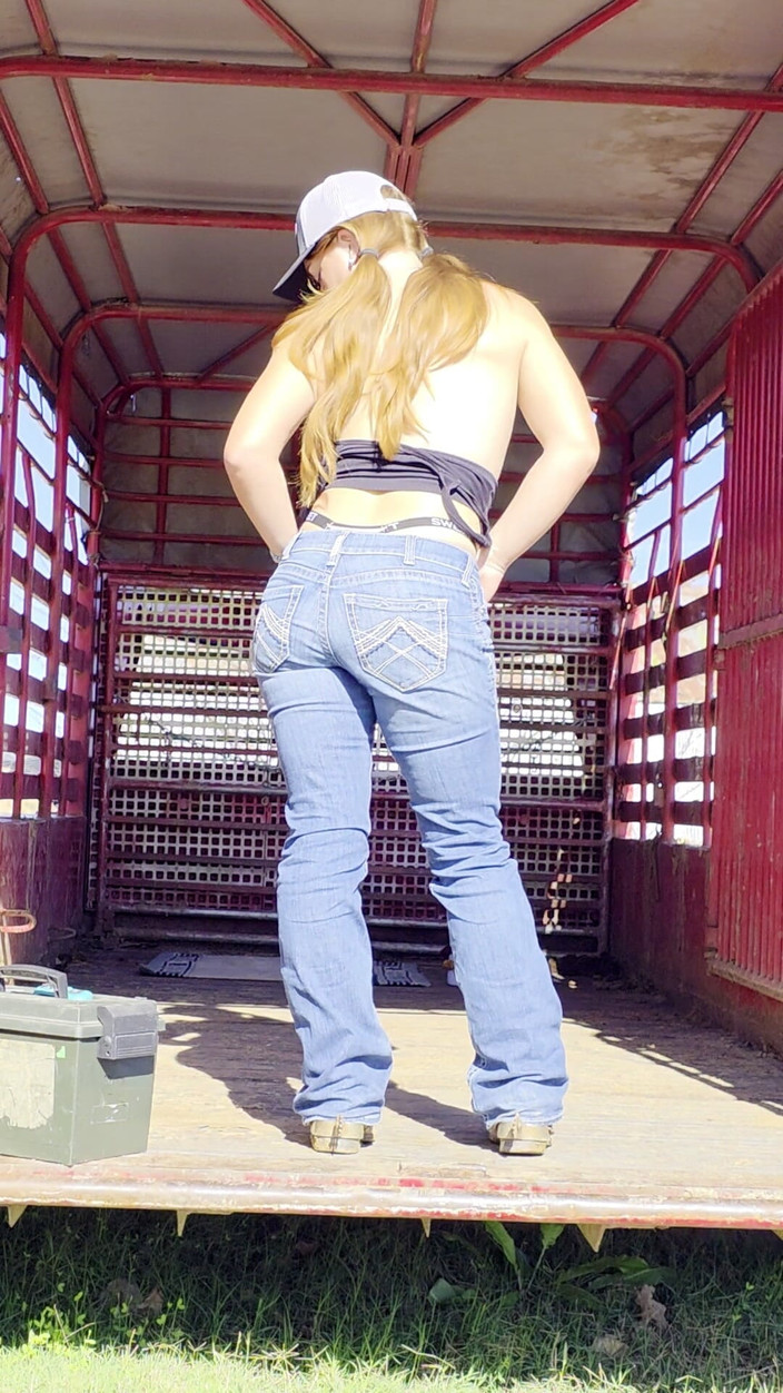 NaughtyRedFarmgirl: 红发女郎慢动作抽插手指并潮吹