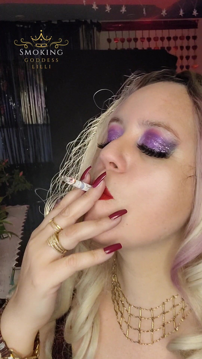 Lilli Cukierek Cox: धूम्रपान Marlboro