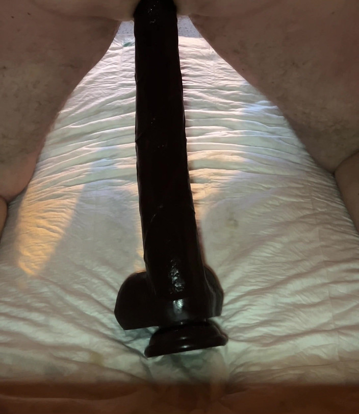 Almaviva: Бумага без задницы с ее дилдо 6 с половиной см и пробует пролапс