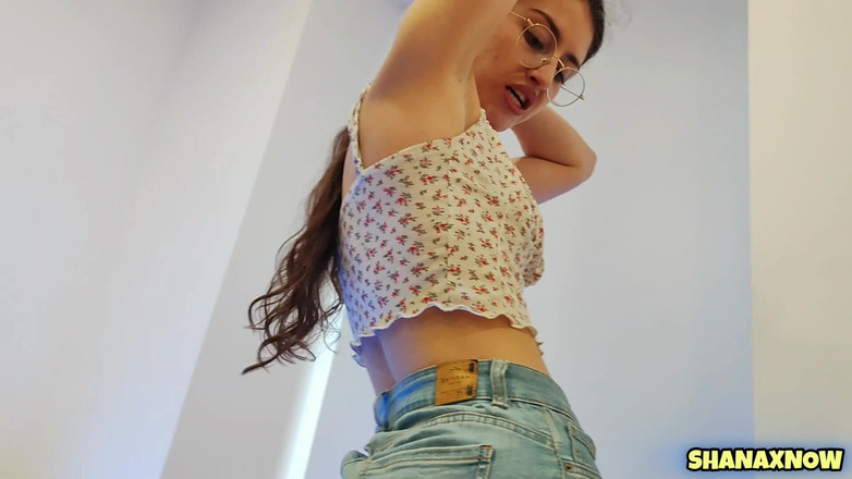 Shanaxnow: Blue Jeans fetiš s velkým zadkem Problémy se zatahováním třesoucích...