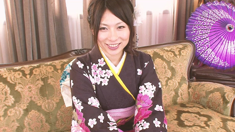 JAPAN IN LOVE: Asyalı mutluluk sahnesi 3_busty Geyşa gibi giyinmiş Japon kadın kıllı amcığı...