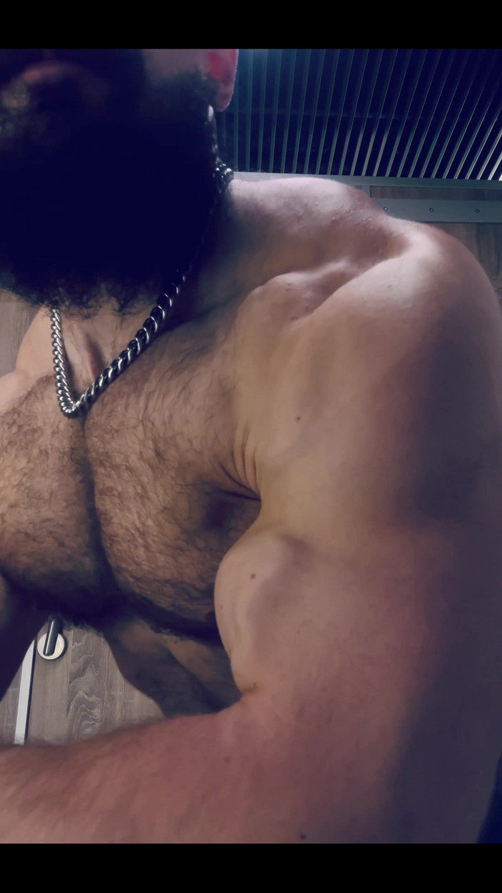 Mister Stone: Sono tutto sudato e i muscoli sono così pompati