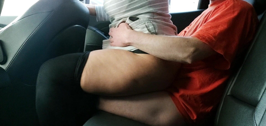 Step Mommy: Üvey anne arabada üvey oğluna biniyor