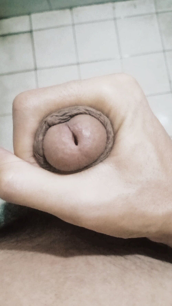 Minato: Minato sega felice in bagno