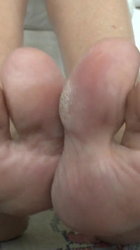 발레 플랫 패션쇼를 하는 동안 바지에 자지를 쓰다듬어