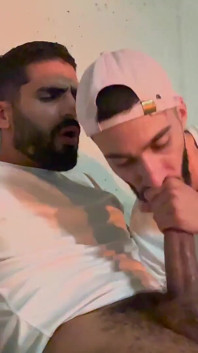 Citebeur - sexy arabischer mann, von einem anderen gelutscht - teil 2
