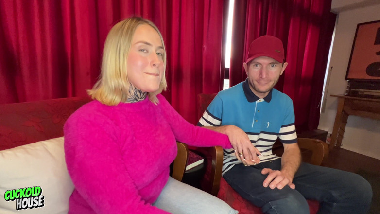 CuckoldHouse: Eine Verheiratete Frau Nimmt an Einer Orgie Mit Drei Männern...