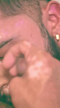Mowgli follando a pelo el culo de Camilo Brown llenando su boca e intercambiando el semen en un beso caliente