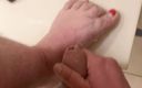 Thiccdiccvers: Ejaculând pe degetele de la picioarele mele