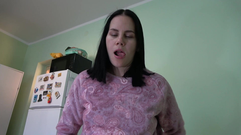 Anna Sky: Anna en un suéter suave hace una mamada y se...