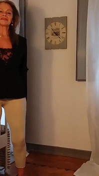 La Nonna Indossa Leggings Attillati!
