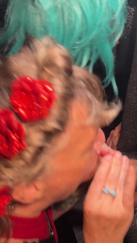 Pełne wideo - Gloryhole Work Retreat: Coworkers Bonding Through Sucks and Fucks - Cliff Media Productions