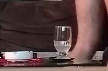 WesternSerbia: Une amazone chevauche pendant que son mari est au travail