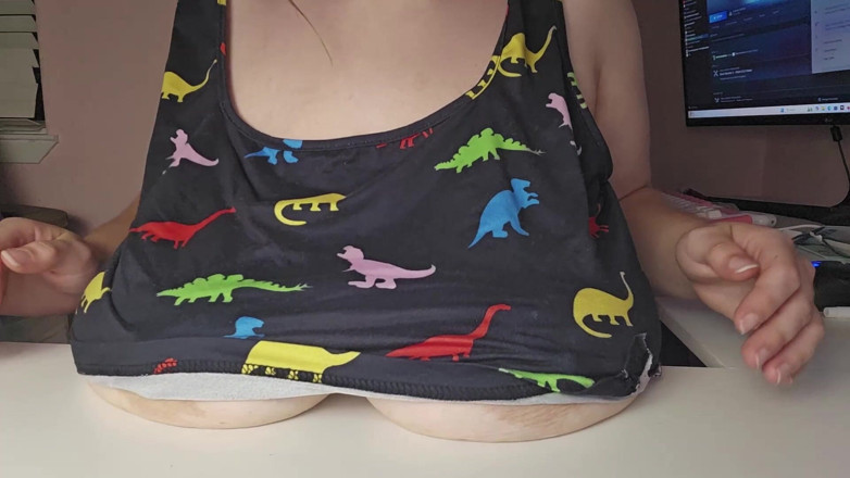 Mushroombitchx: Tittenfick auf meinem schreibtisch