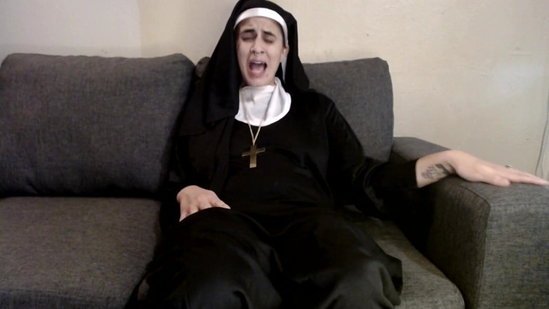 Abby Anna: Böse nonne klafft ihre muschi
