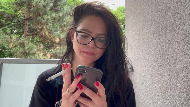 Shione Cooper: Kouření, když vám odpovím zde