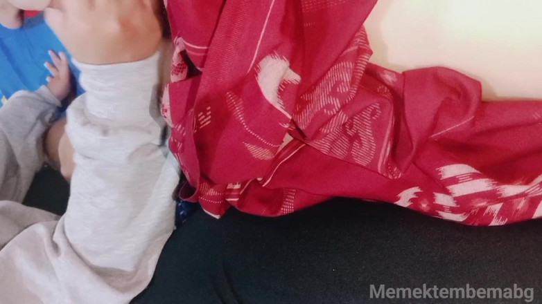 Asian girl videos: 头巾女孩边自慰边自慰