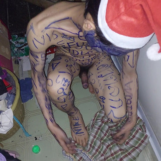 Clown likes to play with colors: Pohledný, zábavný muž