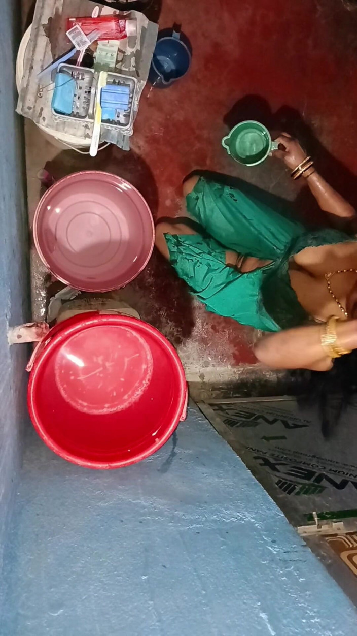 vijay_kumarpatel: Video, jak se Han Hunt koupe ve vaně