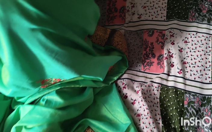 Desishycouple: Une bhabhi desi coincée dans son lit. Partie 1.