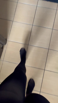 Punto de vista: caminando en medias negras