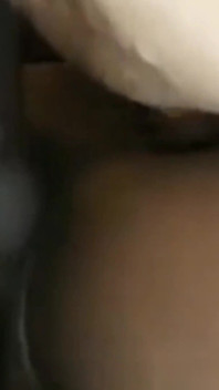 Cazzone nero mi scopa la mia figa grassa sotto camvu