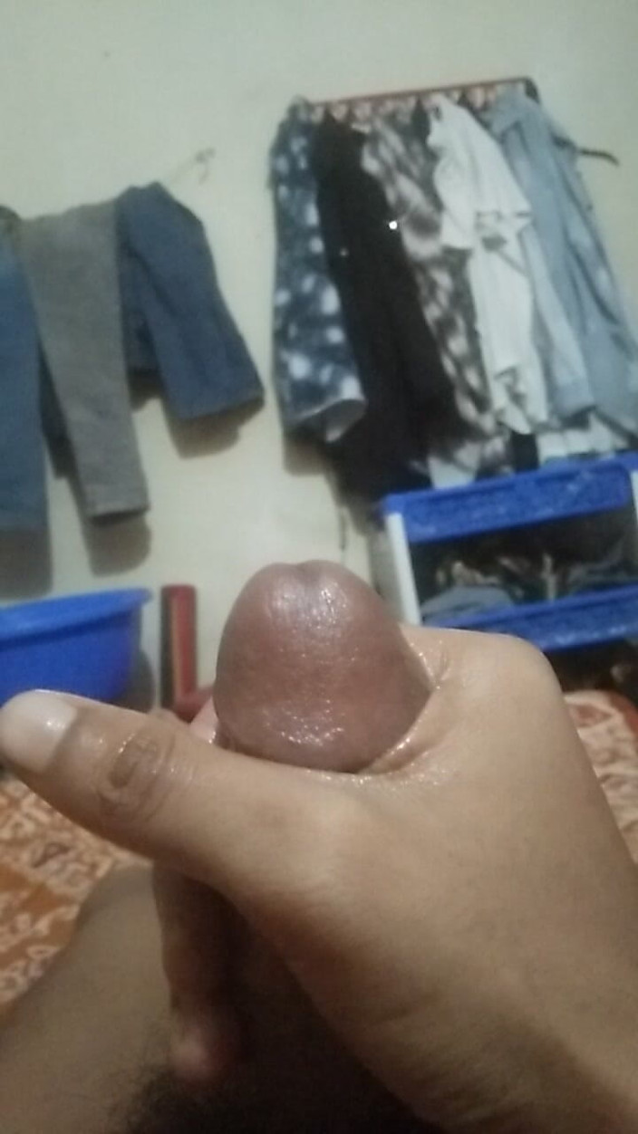 Viral_tiktokar: Tôi có một handjob trong phòng của tôi.