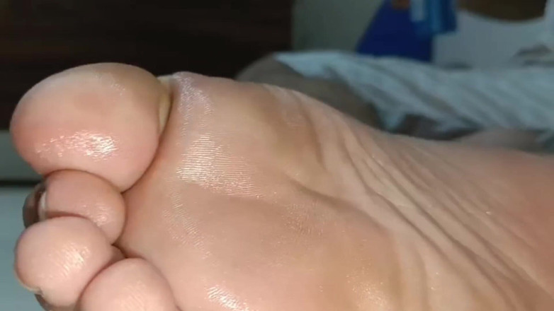 Fetish guys: Usikan fetish kaki lancut solo yang berminyak