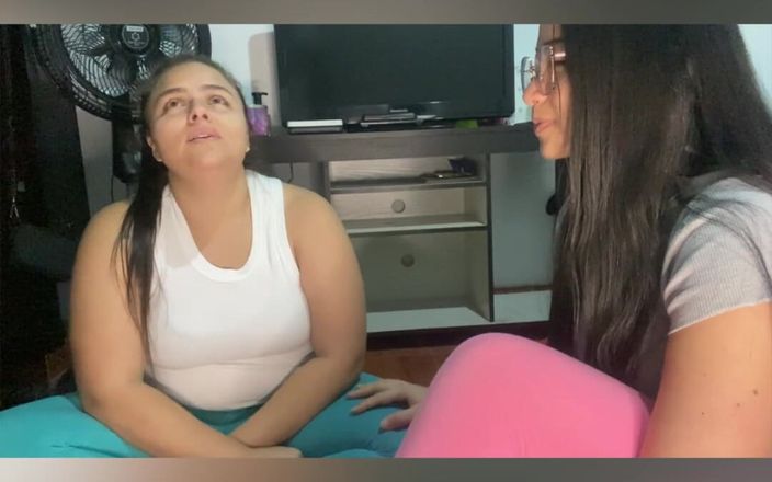 Zoe &amp; Melissa: Instruktur yoga lesbian pengen ngentot sama muridnya