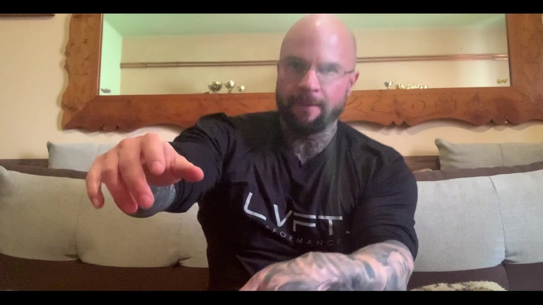 Jasons feet: Alfa táta s plným potetovaným tělem