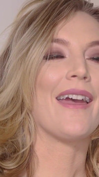 En pis sikişen sürtük: Mona Wales herkesin içinde Mona Wales, Tony Orlando ile Tony Orlando'yu aşağılıyor