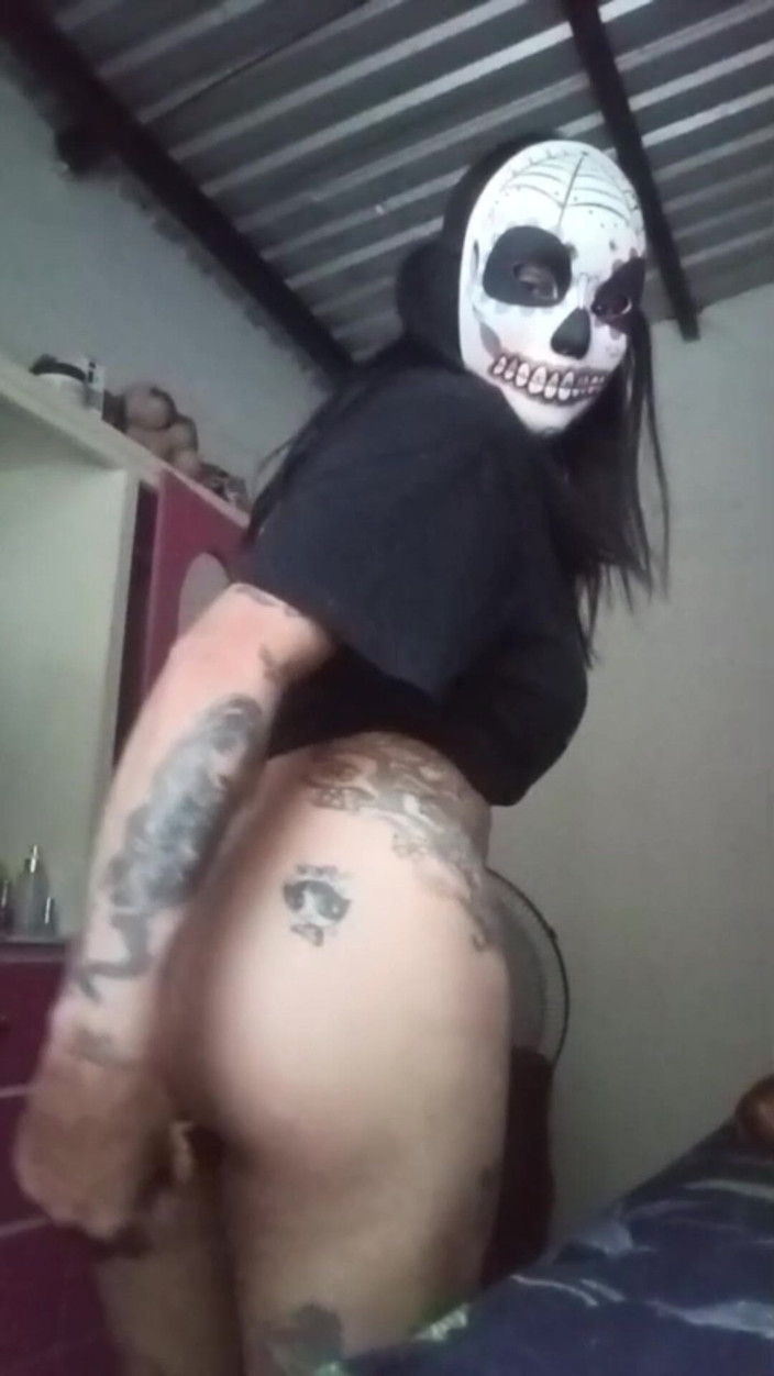Sailorbigtits20: Tetovaná hubená malá kundička chce péro