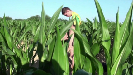 Crunch Boy: Twink fuck a guy in exhib outdoor