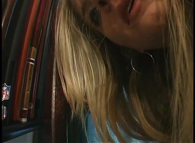 School Reunion: Nastolatka tyłek jest gotowa na dużego kutasa w dupie