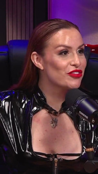 Dominatrix si rambut merah panas Maisa Pravo dan Budaya BDSM