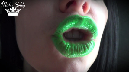 Goddess Misha Goldy: Bibir hijau berkilau fosforic yang teruk